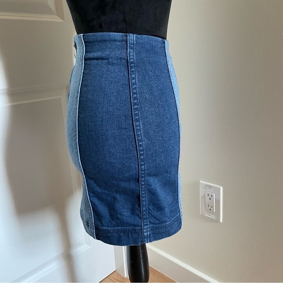 Free People Two Tone Multi Panel Stretch Denim Zip Back Mini Skirt EUC Size 0 - Picture 6 of 12